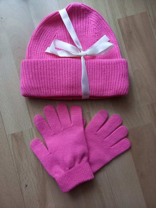 Zestaw czapka i  rękawiczki Avon