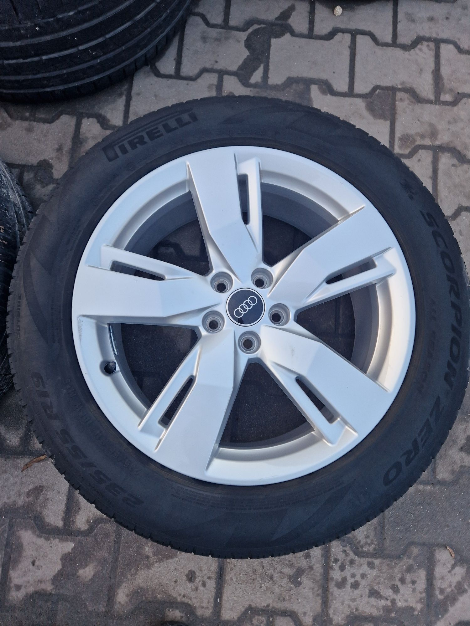 Oryginalne Koła wielosezon Audi Q5 SQ5 S-line 80A 235/55R19 Pirelli