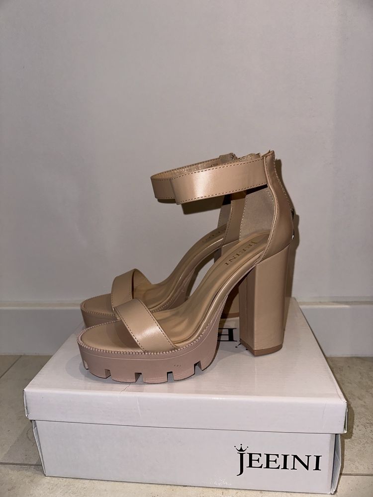 buty na wysokim obcasie