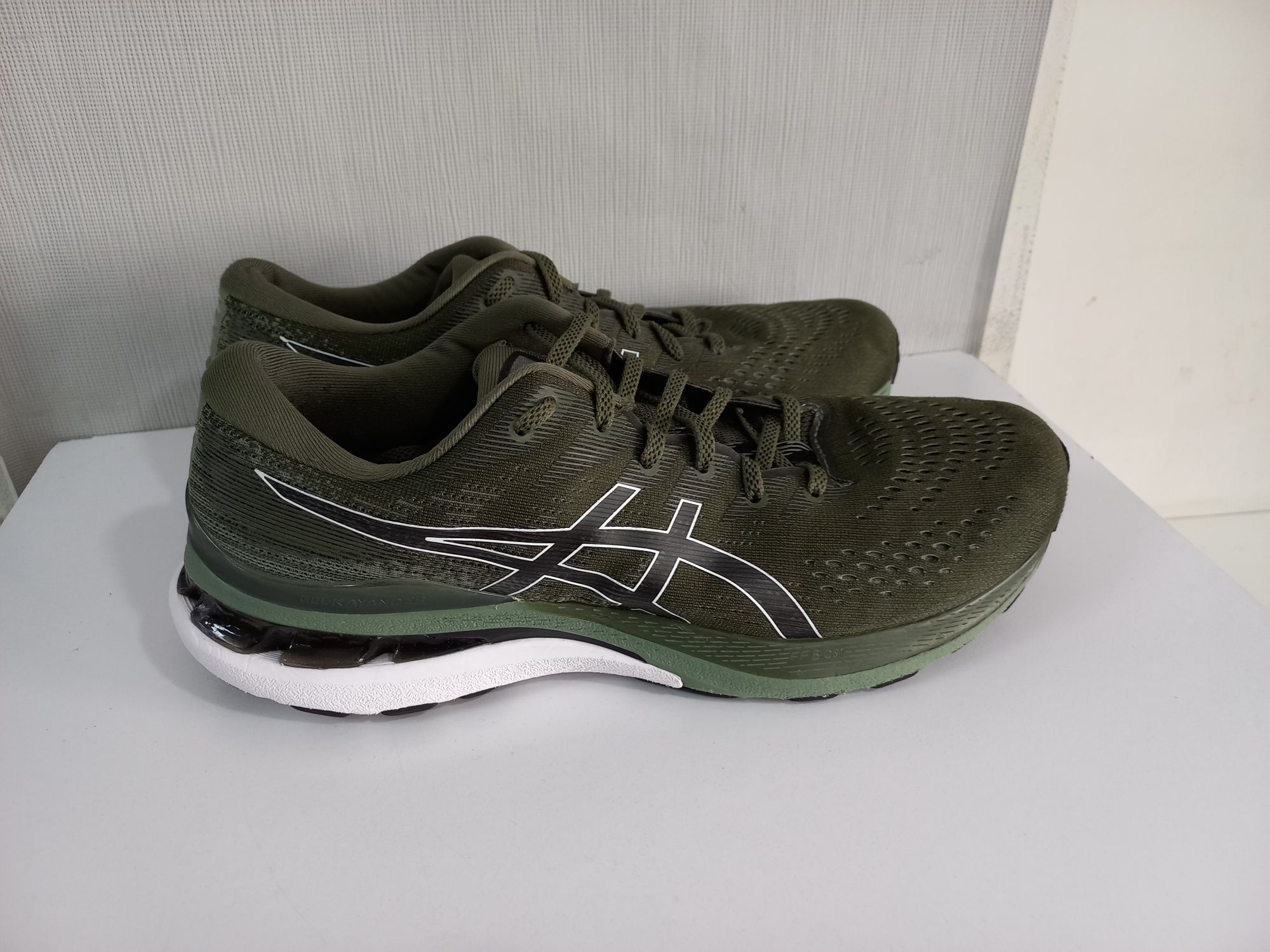 Кросівки ASICS GEL-KAYANO 28 OLIVE 1011B189-300 оригінал