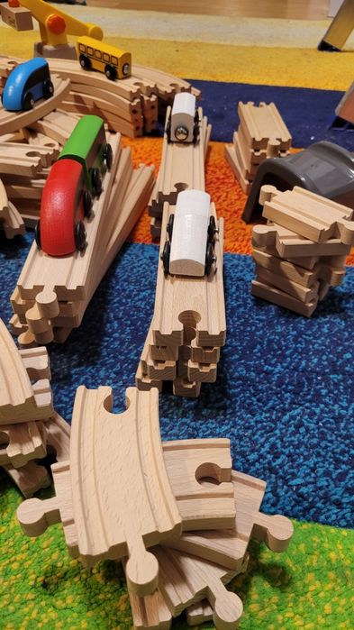 Mega zestaw drewnianych torów i pociągów od IKEA. Stan: idealny