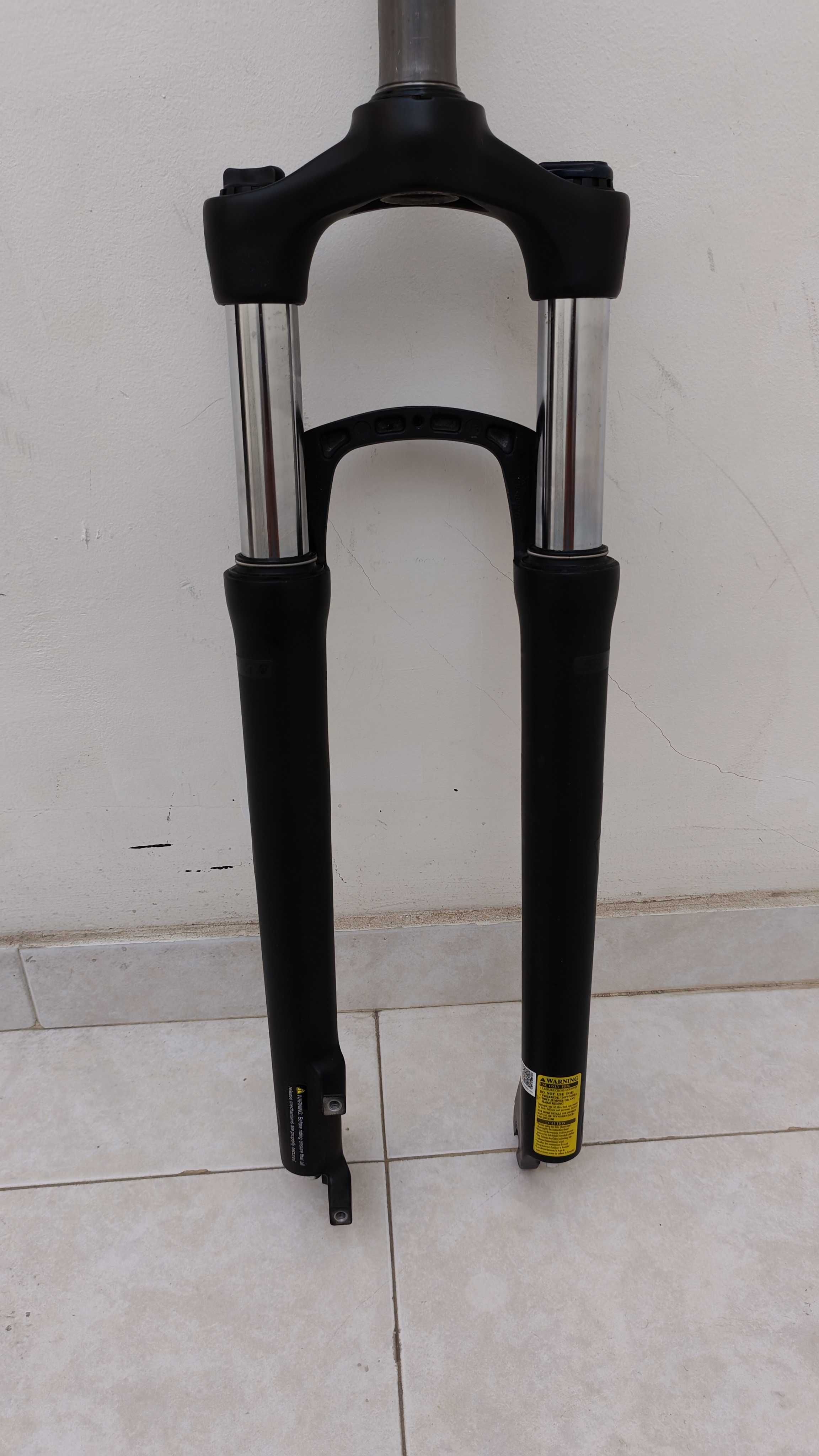Suspensão Suntour XCM 30 para roda 29 como nova.