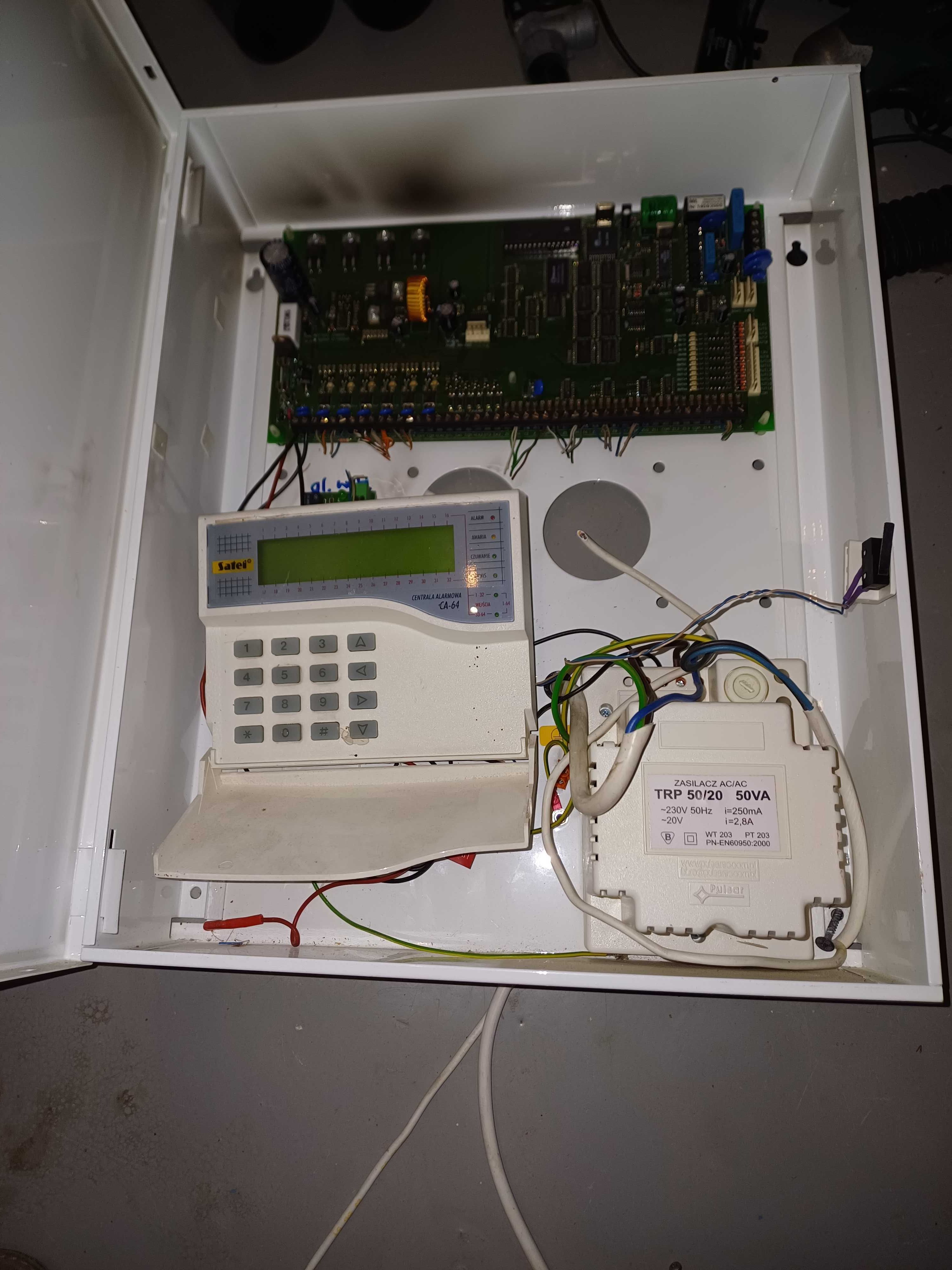 centralka centrala alarmowa manipulator satel integra 64 płyta zasilac