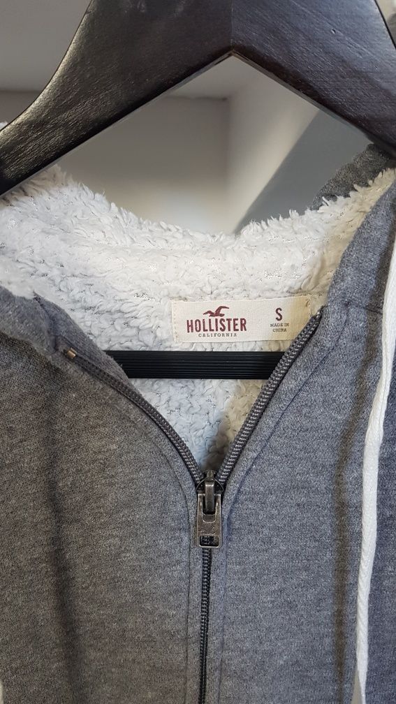 Ciepła bluza z kapturem z futerkiem Hollister S