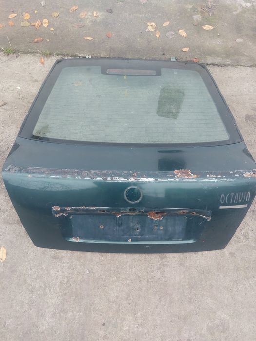 Продам кришку багажника зі склом шкода октавія тур