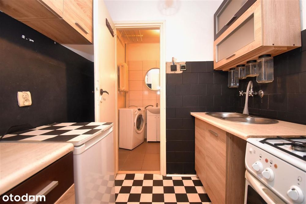 Na sprzedaż kawalerka blisko centrum 1 piętro.