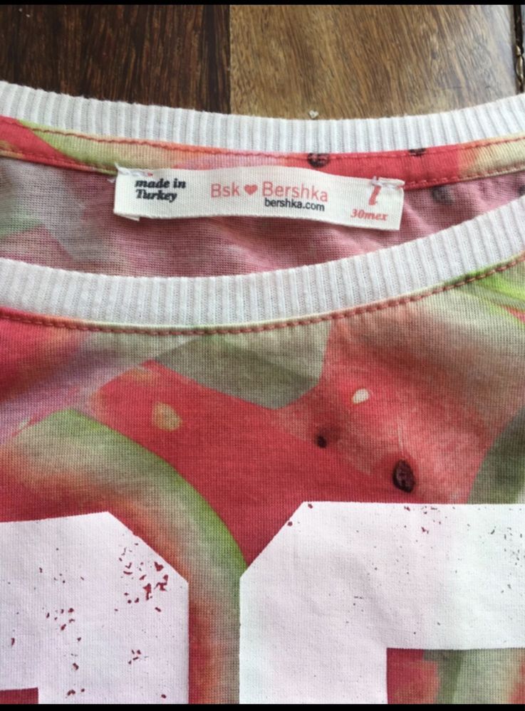 T-shirt com padrão de melancias da Bershka (tamanho L)