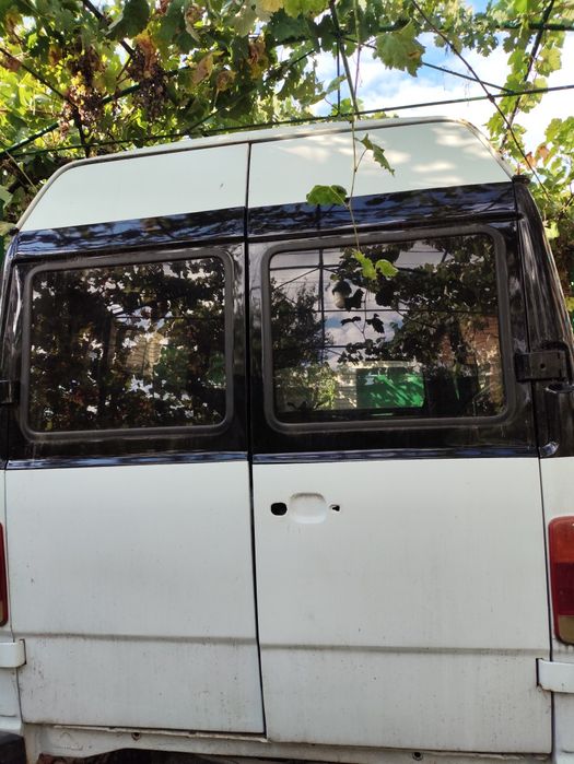 Продам два автобуса  MERCEDES -BENZ 208D и 310