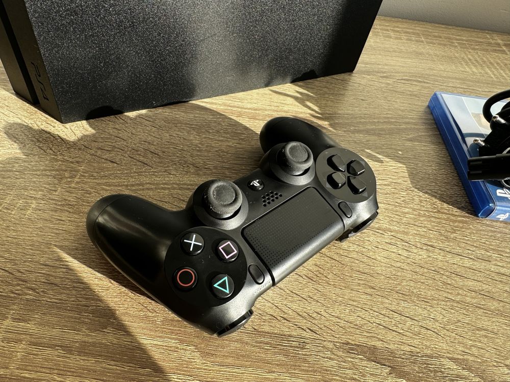 Sony Playstation 4 на 1ТБ ідеальний стан + ігри ПС4 PS4 pro slim fat