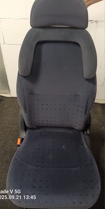 Fotele padaźera SEAT ALHABRA