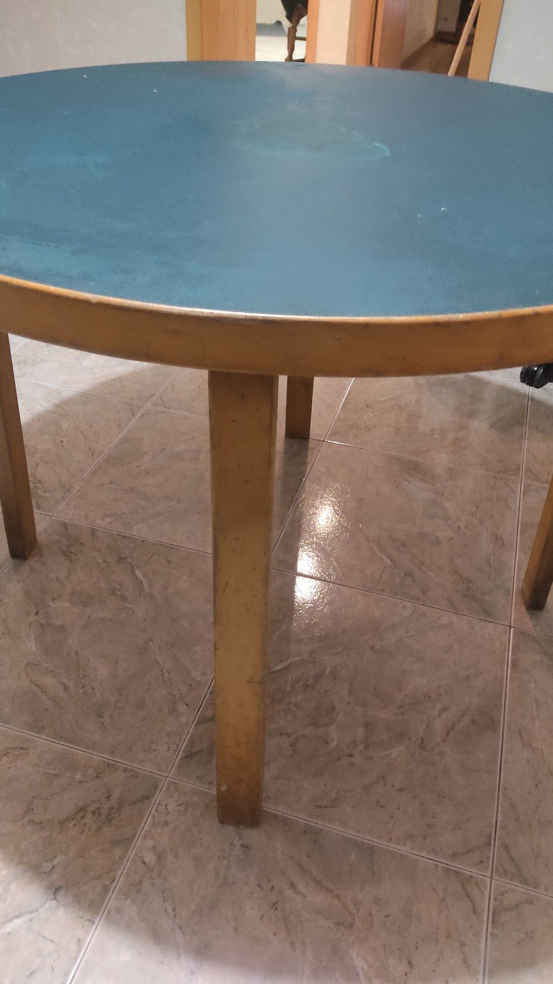 Mesa de jogos em madeira