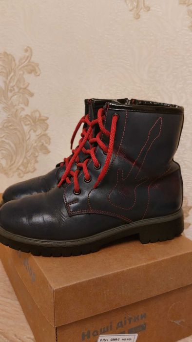 Продаються шкіряні черевики чобітки 35 р. та 37 р.