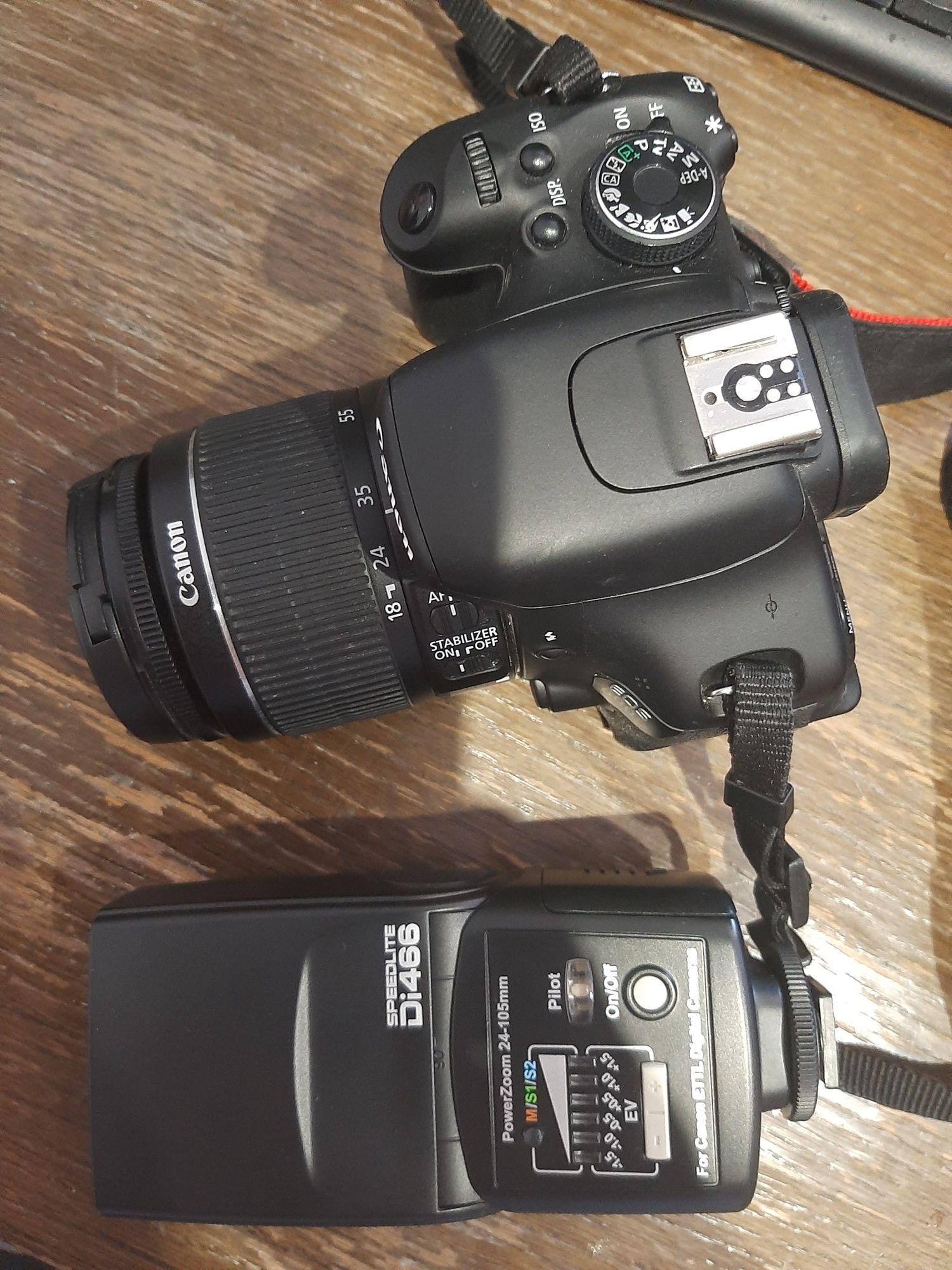 Canon EOS 600D + вспышка Nissin Di466 + карта памяти 32 Гб + кейс