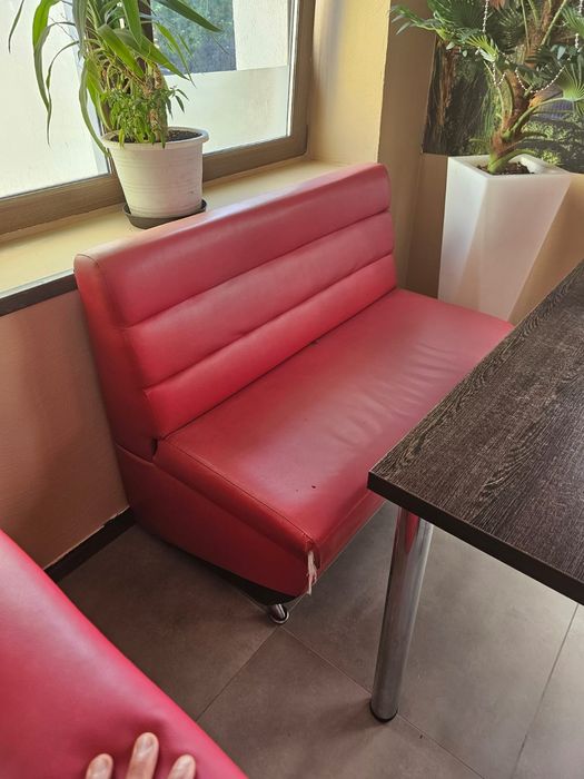 Zestaw stół i sofa do restauracji