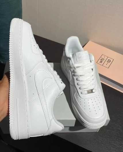 Białe trampki NIKE, rozmiar 41