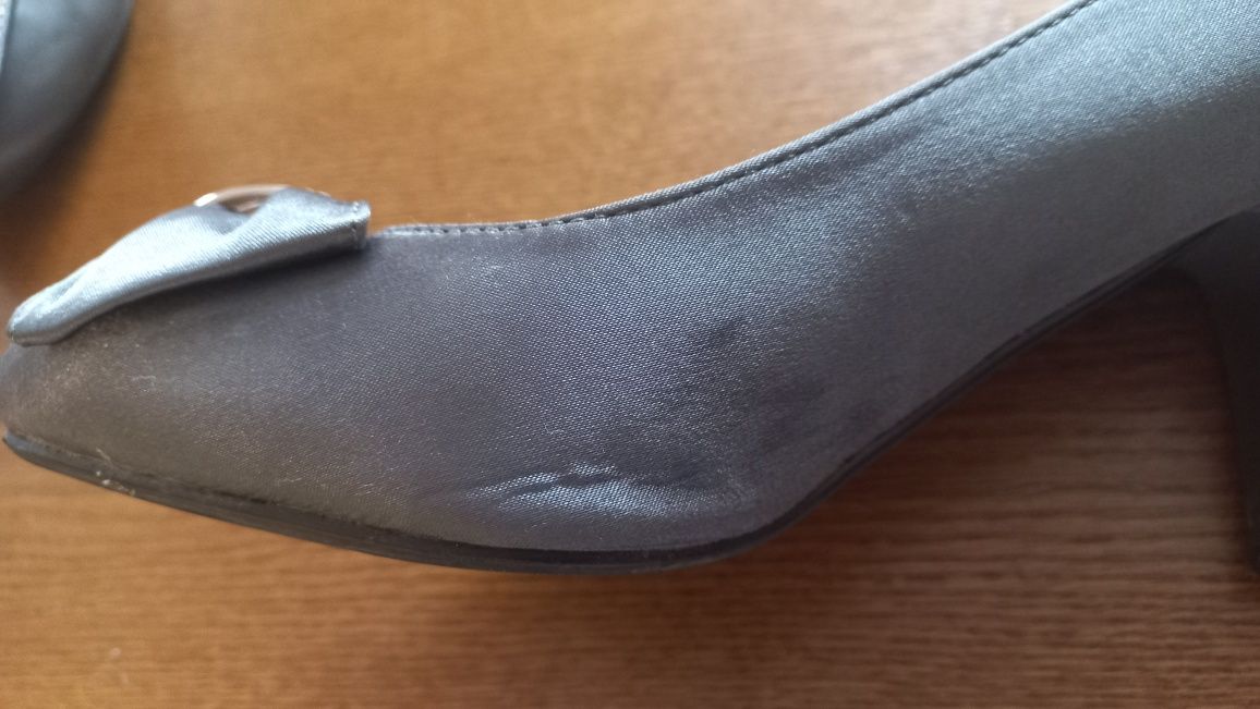 Buty na obcasie 38