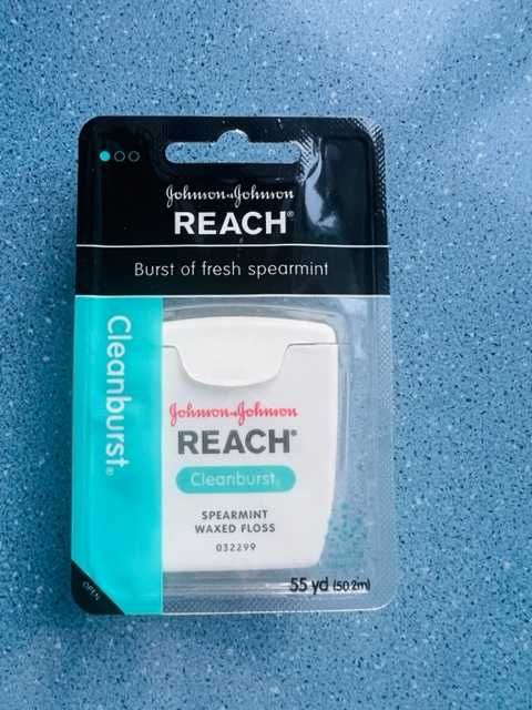 REACH вощена зубна нитка Johnson & Johnson (Флос)