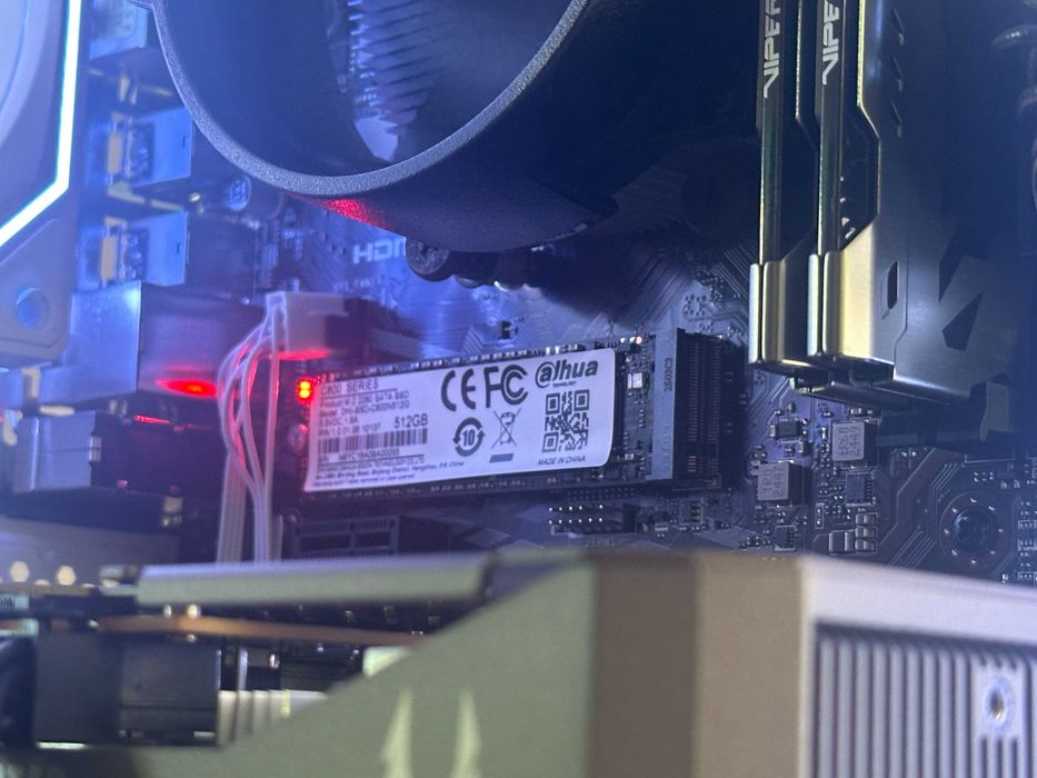 Nowy Komputer Gamingowy RTX 5060 Ryzen 5 16GB RAM Biały Akwarium FV23%