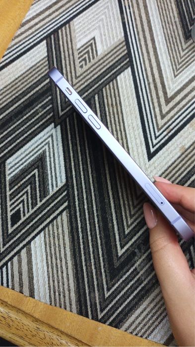 Iphone 12 roxo em otimo estado apenas um arranjam na tela da frente