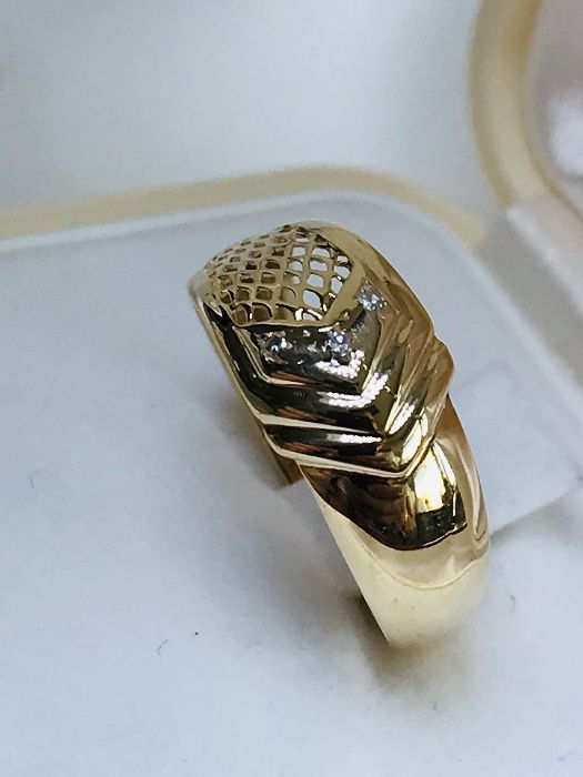 Złoty pierścionek-diamenty rozmiar 15/17,33 mm.