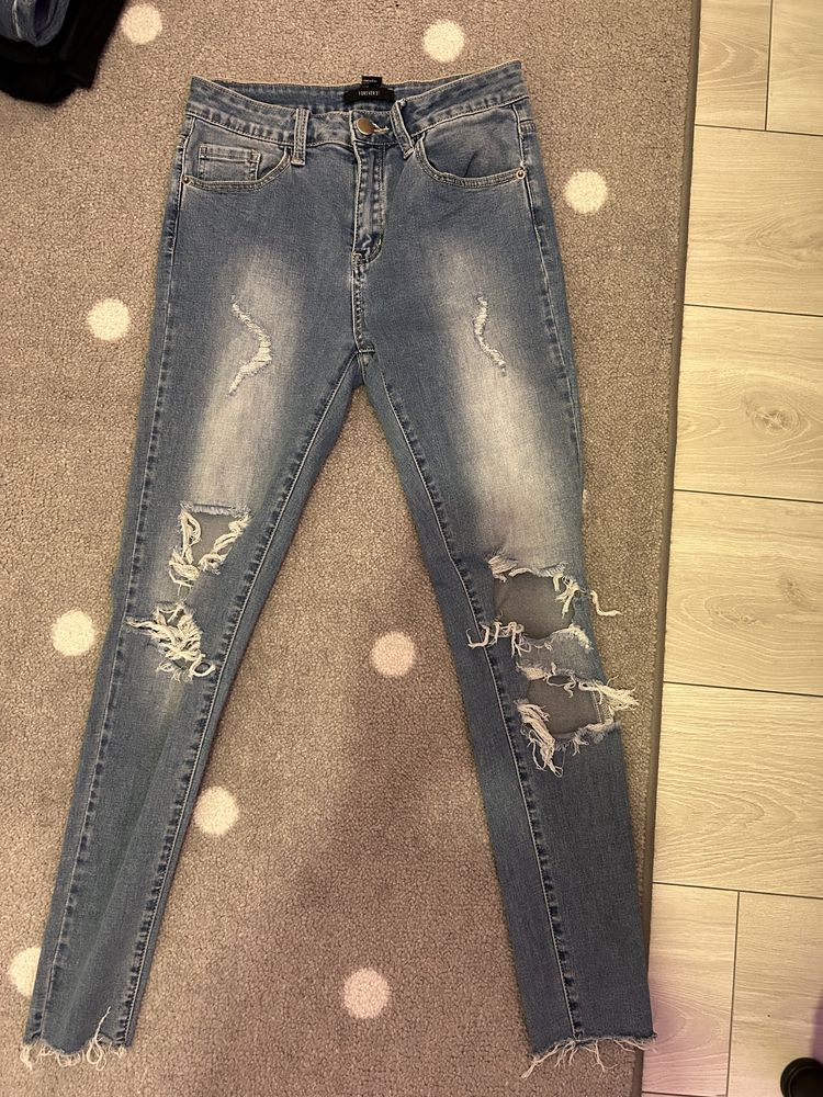 skinny jeans z dziurami forever21