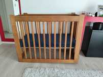 Cama de bebé com colchão