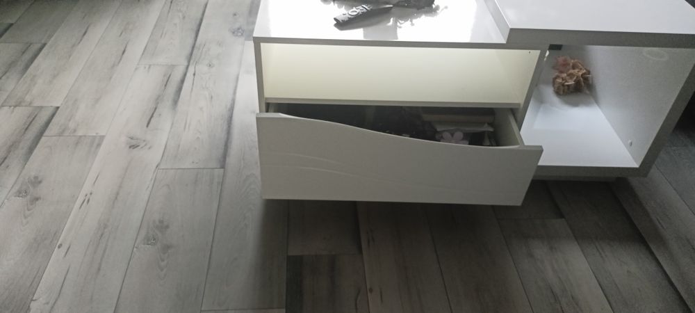 Stolik kawowy z szufladą