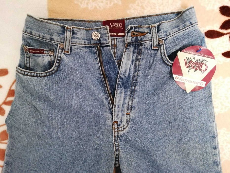 Джинси кльош жіночі/підліткові розмір 27 / XS (нові з етикеткою)