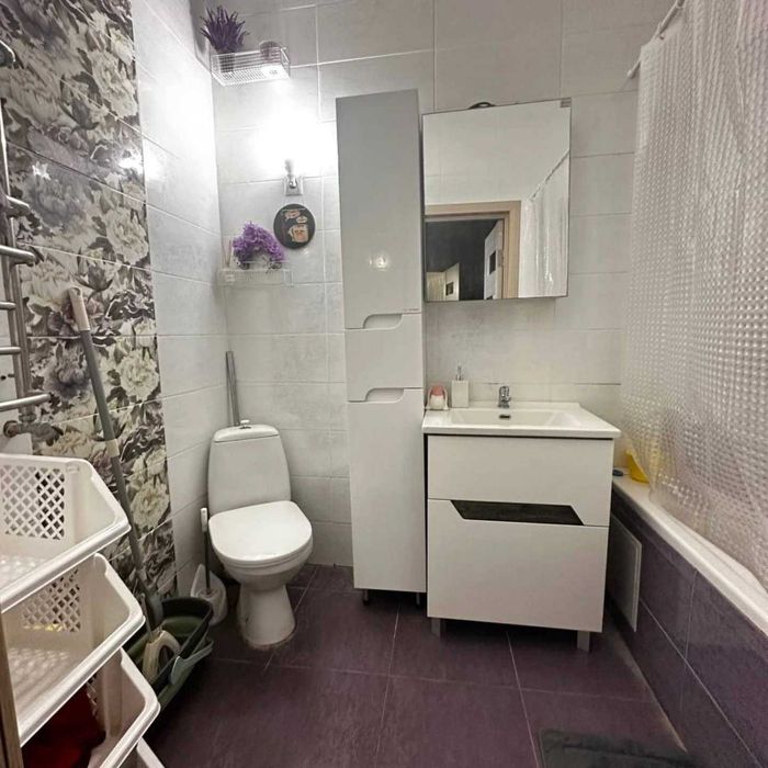 (13) Продам сучасну квартиру з індивідуальним газовим опаленням