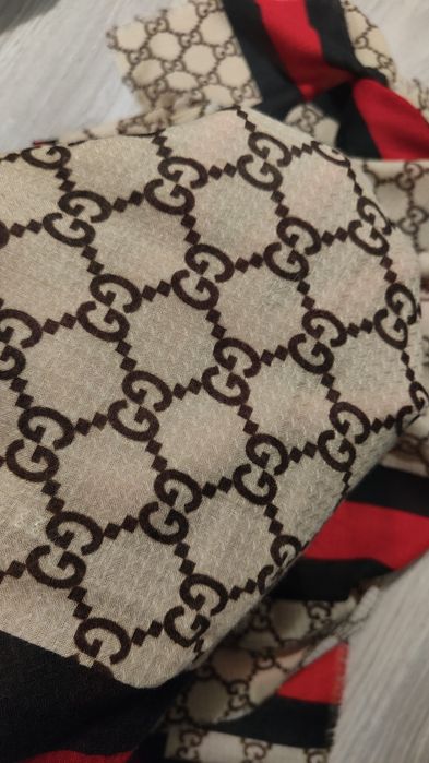 Chusta szal logo G G