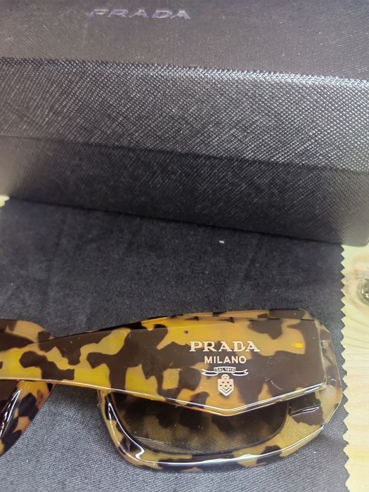 Prada okulary przeciwsłoneczne uniseks glamour czarno brązowe