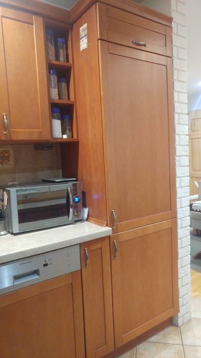 Meble kuchenne, komplet. Fronty z drewna.