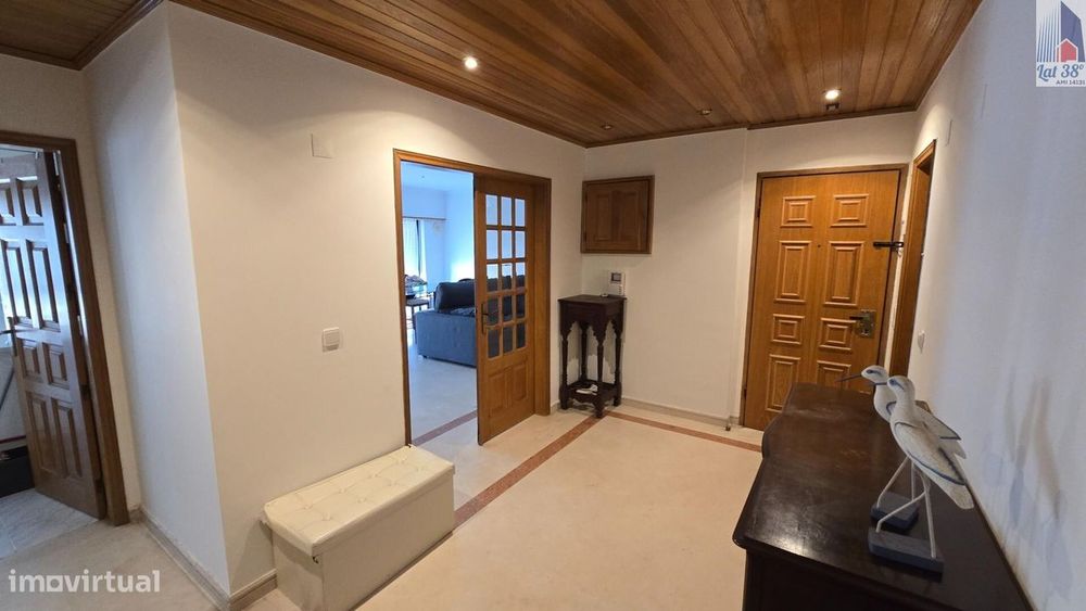 T4 com garagem junto ao metro do Campo Grande - Possibilidade Estudant