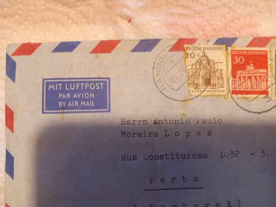 Envelope com selos carimbados