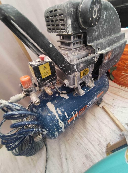 Compresor 8 bar Dexter 2.5 hp 24l a funcionár