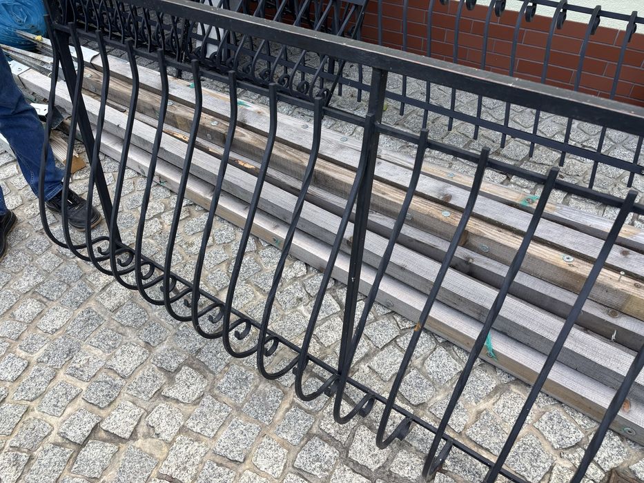 Elegancka barierka / balustrada na balkon stalowa spawana.