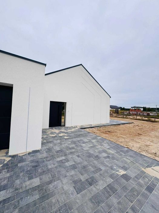 Nowoczesny dom w Kolonii Osiek -  pompa ciepła i klimatyzacja w cenie
