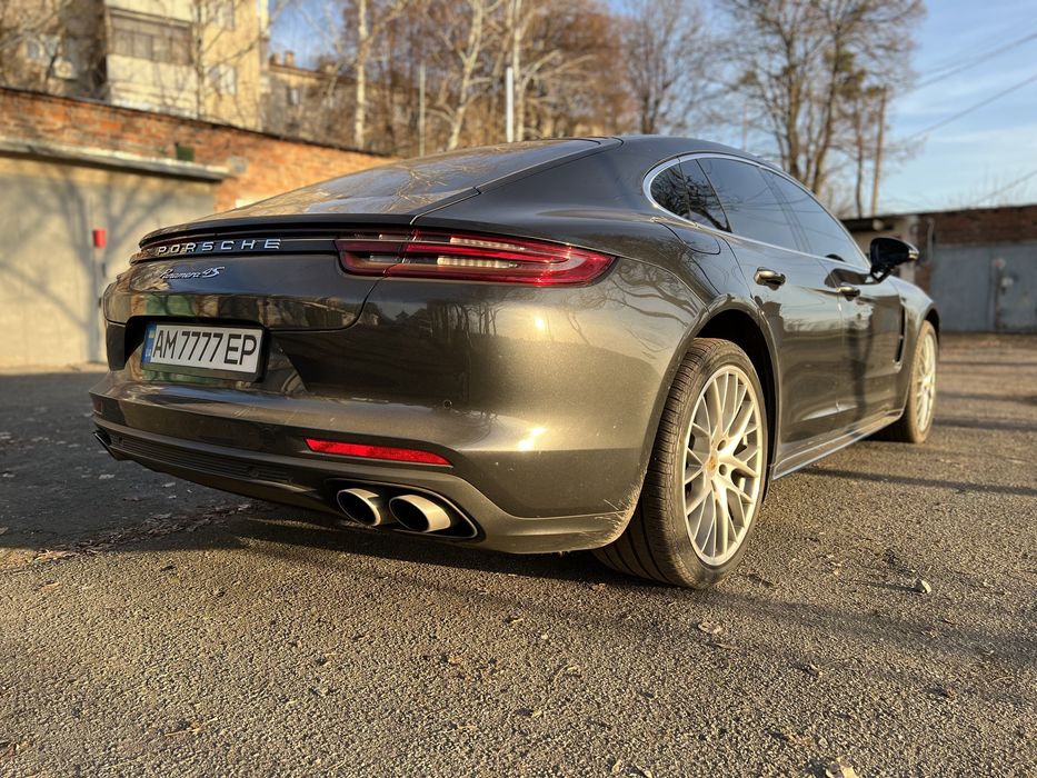 Porsche Panamera 4S