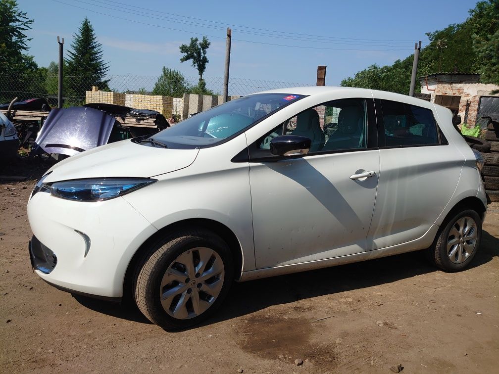 Renault Zoe   запчастини розборка запчасти  панель торпедо кузов