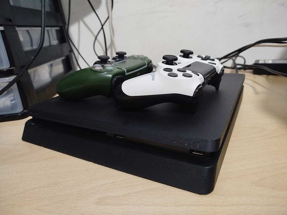 PS4 Slim 500GB Com 23 jogos,2 comandos, excelente estado-Aceito retoma