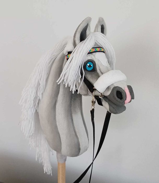 Siwy jasny konik Hobby Horse A4 + sprzęt