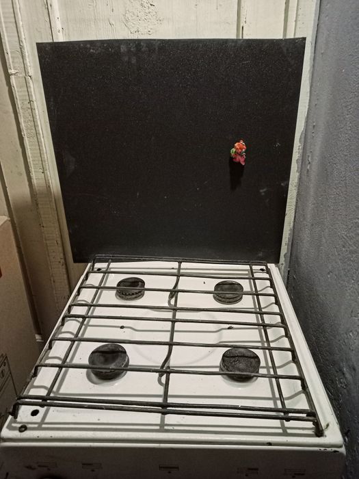 Продам газовую плиту