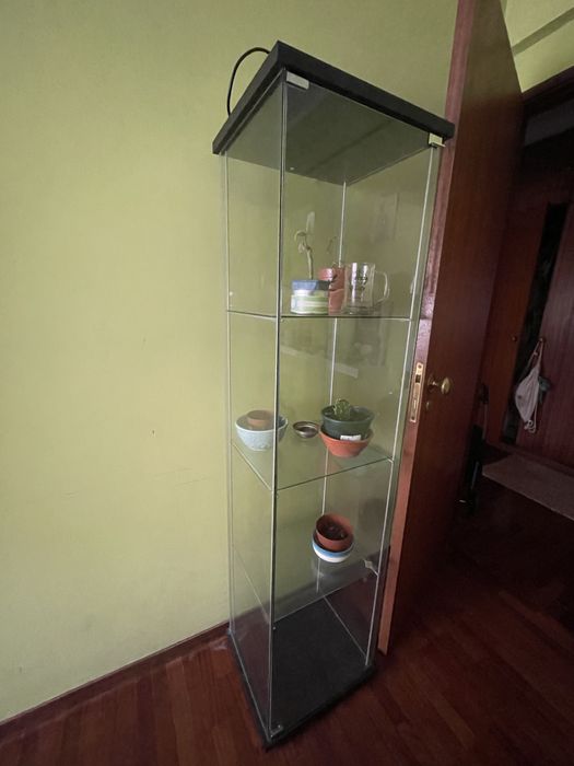 Vitrna IKEA pouco uso