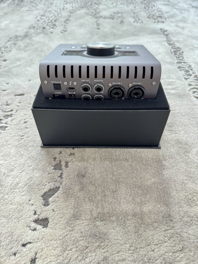 Universal Audio Apollo Twin X + Universal Audio Satellite Octo