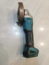 Makita DGA 504..