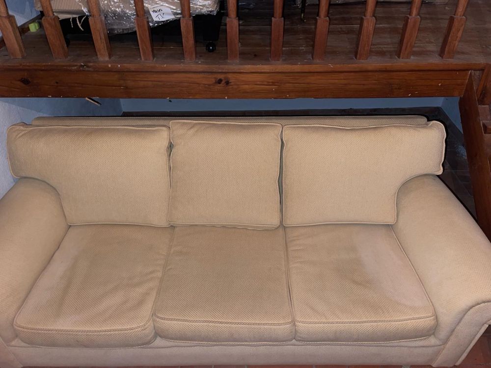 Sofa creme em bom estado