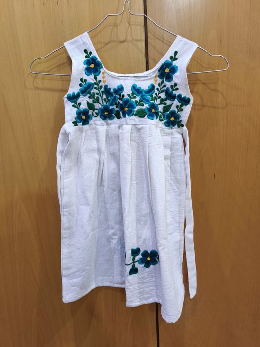 Vestido de Linho com bordados à mão - 3 anos