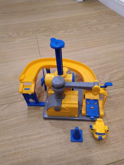 Warsztat naprawczy Donnie'go COBI
Donnie's Fix it Garage