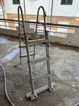 Escada de piscina cinzenta BESTWAY