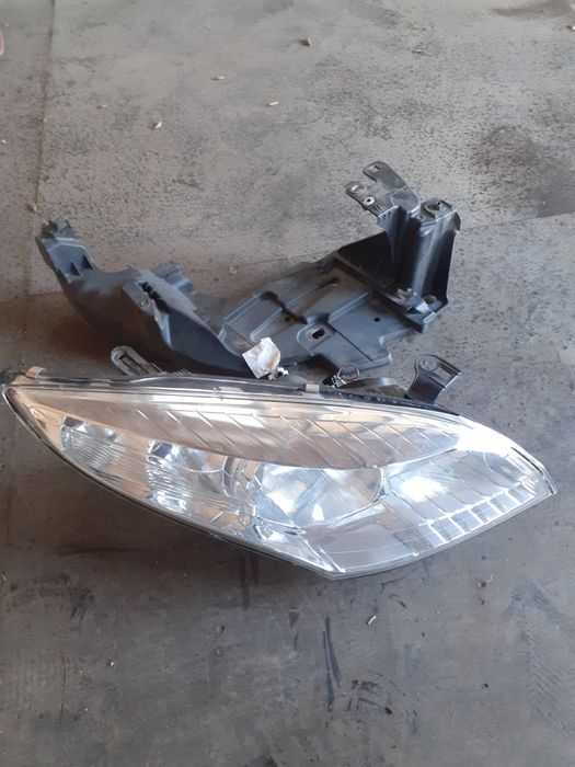 Vendo otica e seporte lado direito Renault megane 2009